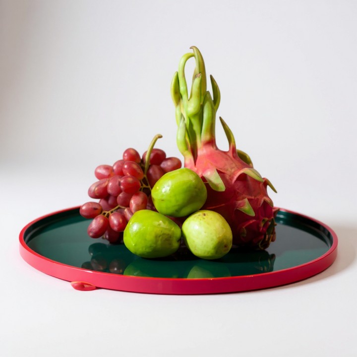 Khay sơn mài tròn viền đỏ thành hồng sen nền xanh lục bảo D40cm